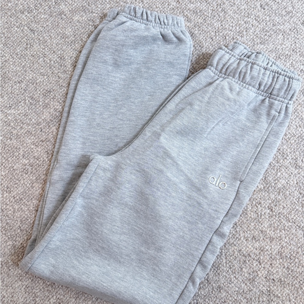 ALO Yoga Gray Sweatpants Relaxed Fit